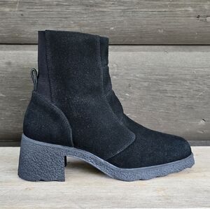 Natural Sport NEW!! 90's Vintage, Black Suede, Chunky Lug Sole Winter Boots 7.5M